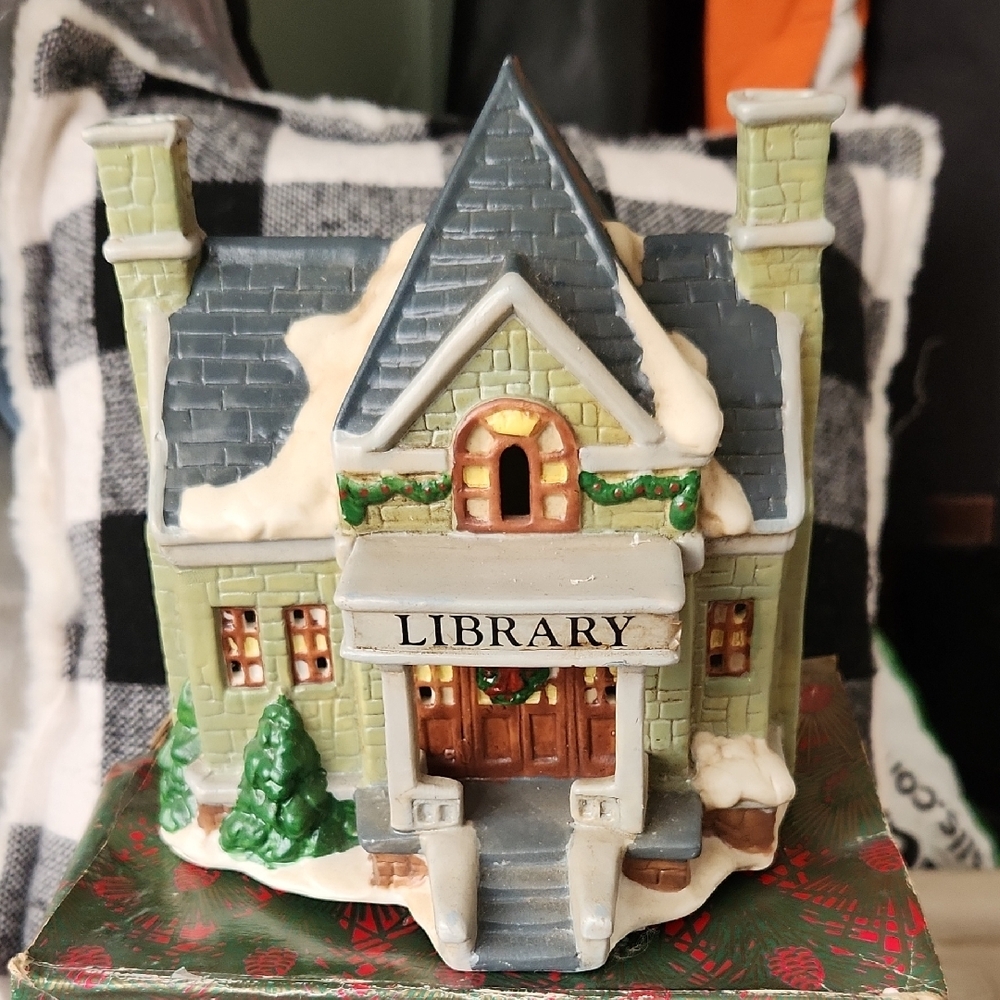 Vintage Winter Tyme Village Library Christmas Village - Picture 3 of 7